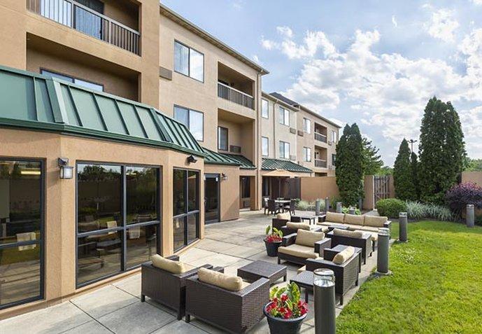 Courtyard Akron Fairlawn Hotel Montrose Exterior photo